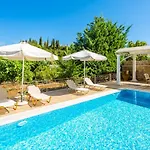 Golden Tiara Large Private Pool Ac Wifi ヴィラ Ágioi Déka