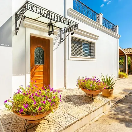 Golden Tiara * Agioi Deka (Corfu)