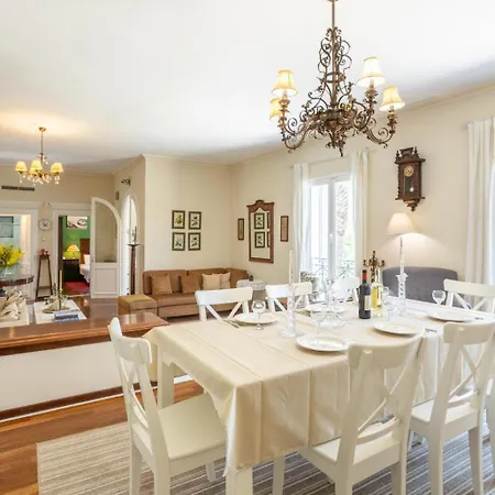 فيلة Golden Tiara