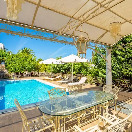 Golden Tiara * Agioi Deka (Corfu)