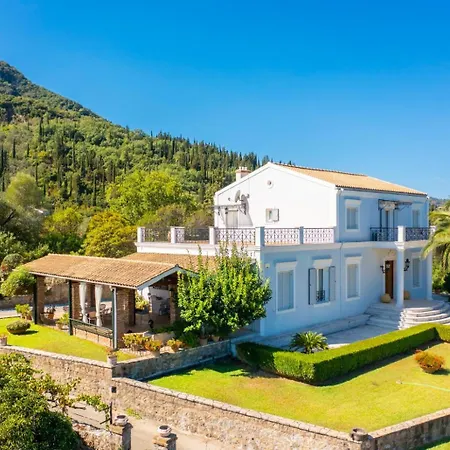 Golden Tiara Vilă *