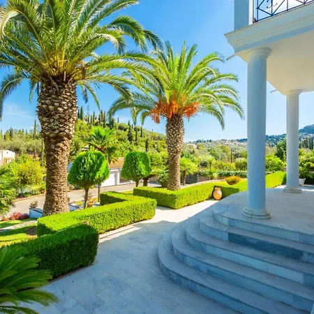 Golden Tiara Vilă *