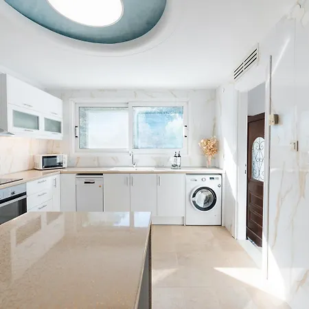 Golden Tiara Vilă *